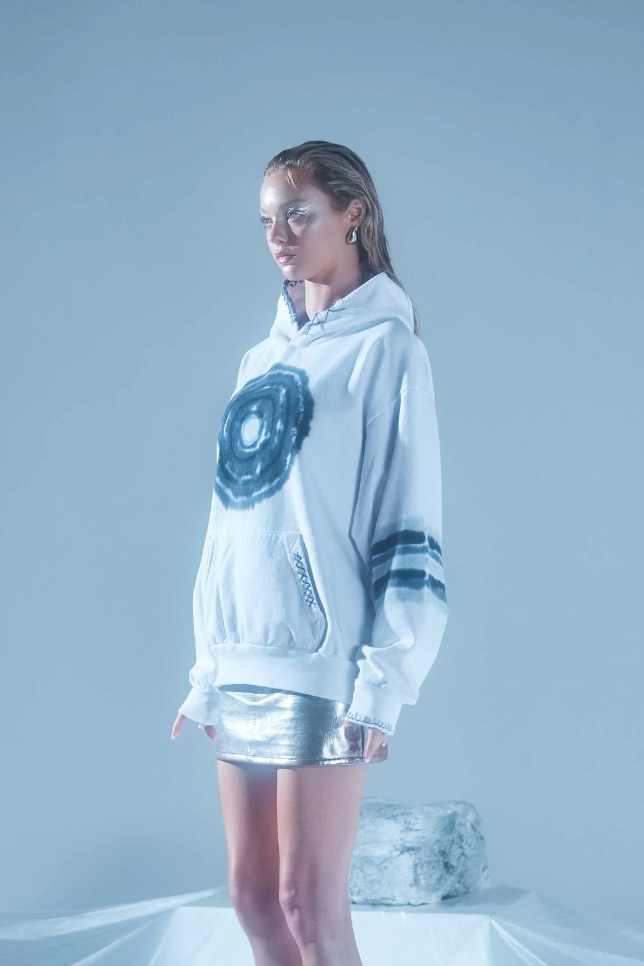 PORTAL HOODIE in WHITE - Image 3